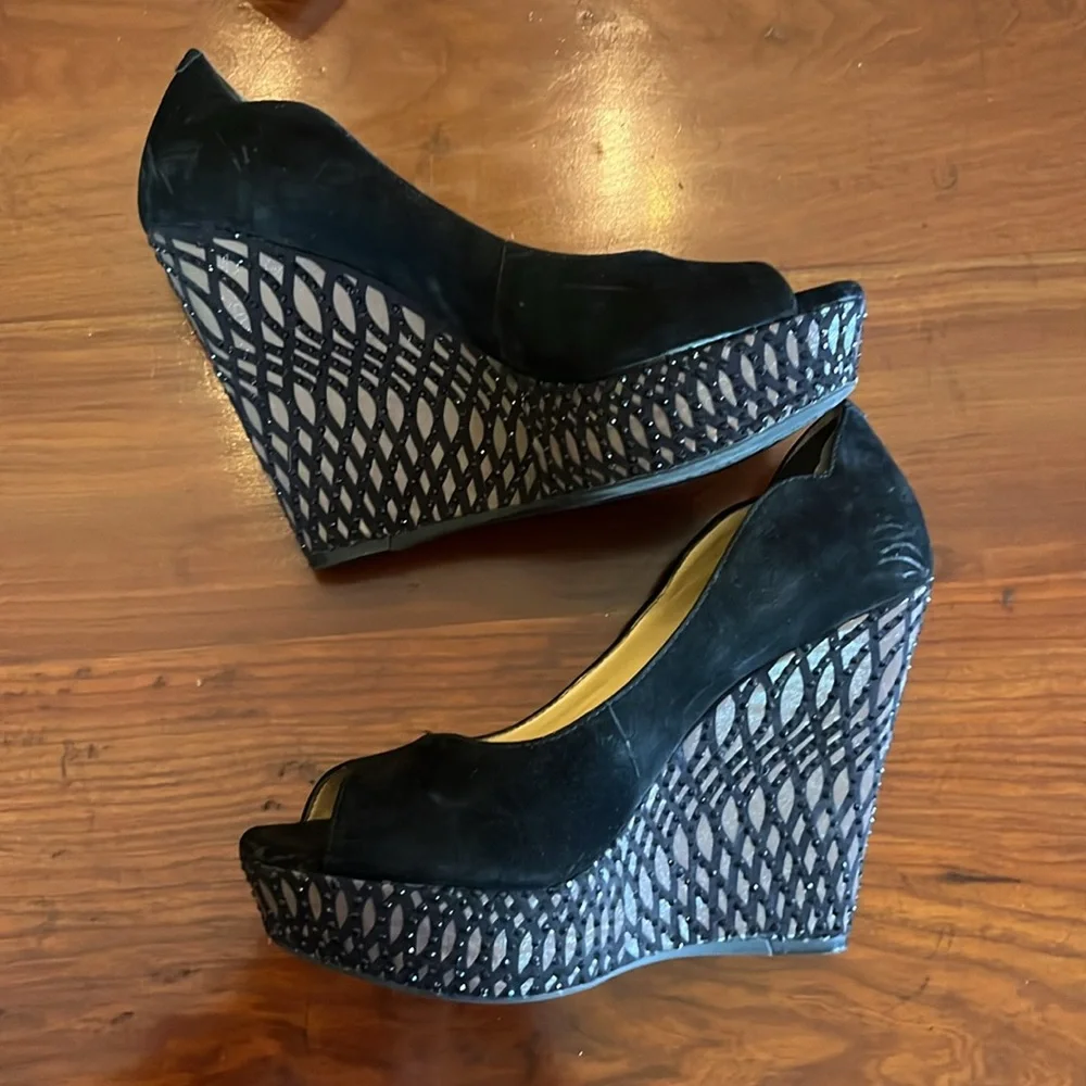 Gianni Bini Women's Black Courts - Picture 5 of 11